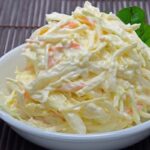 Salada de Repolho Cremoso Perfeita para Churrascos