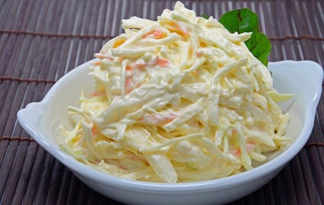 Salada de Repolho Cremoso Perfeita para Churrascos