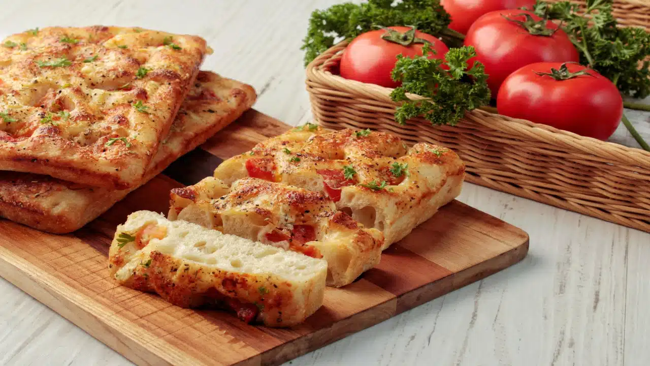Focaccia de Tomate que Aprendi com minha Mãe: Receita Deliciosa e Fácil de Fazer
