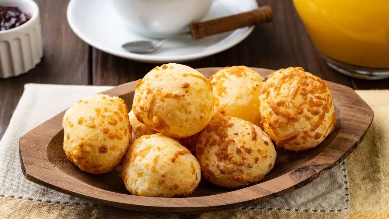 Aprenda a Fazer o Melhor Pão de Queijo Fofinho de Todos