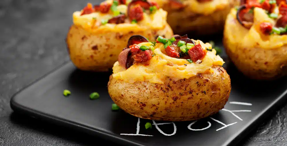 Batata Recheada no Microondas: Sabor que Surpreende em Minutos!