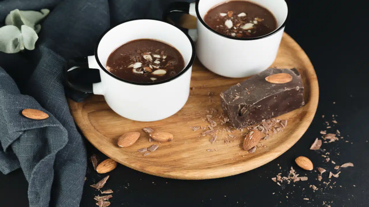 Chocolate Quente com Nutella Um Abraço em Forma de Bebida