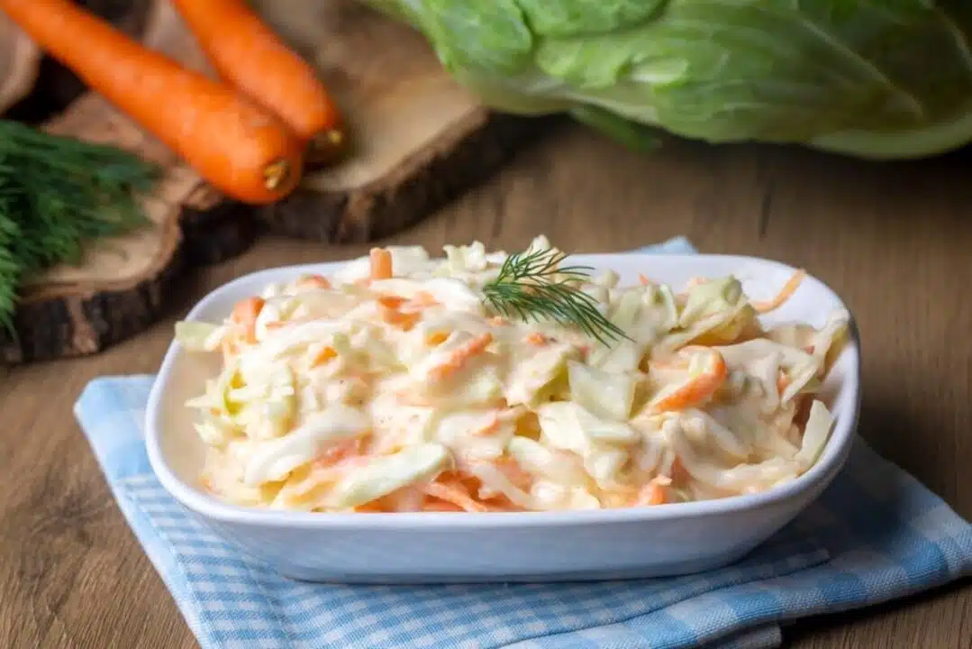 Salada de Repolho Cremoso: Acompanhamento Perfeito para Churrascos