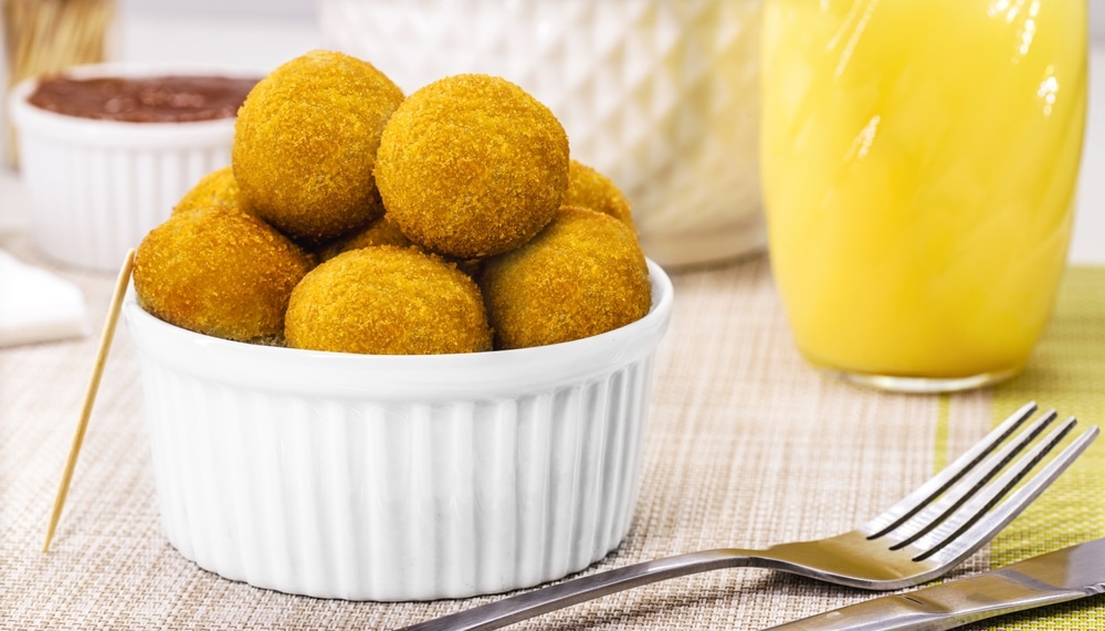 Bolinho de Mandioca Assado ou Frito: Escolha a Sua Versão