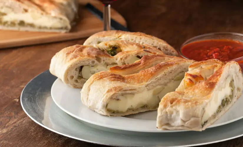 Pão de Alho Recheado com Parmesão Capa Preta