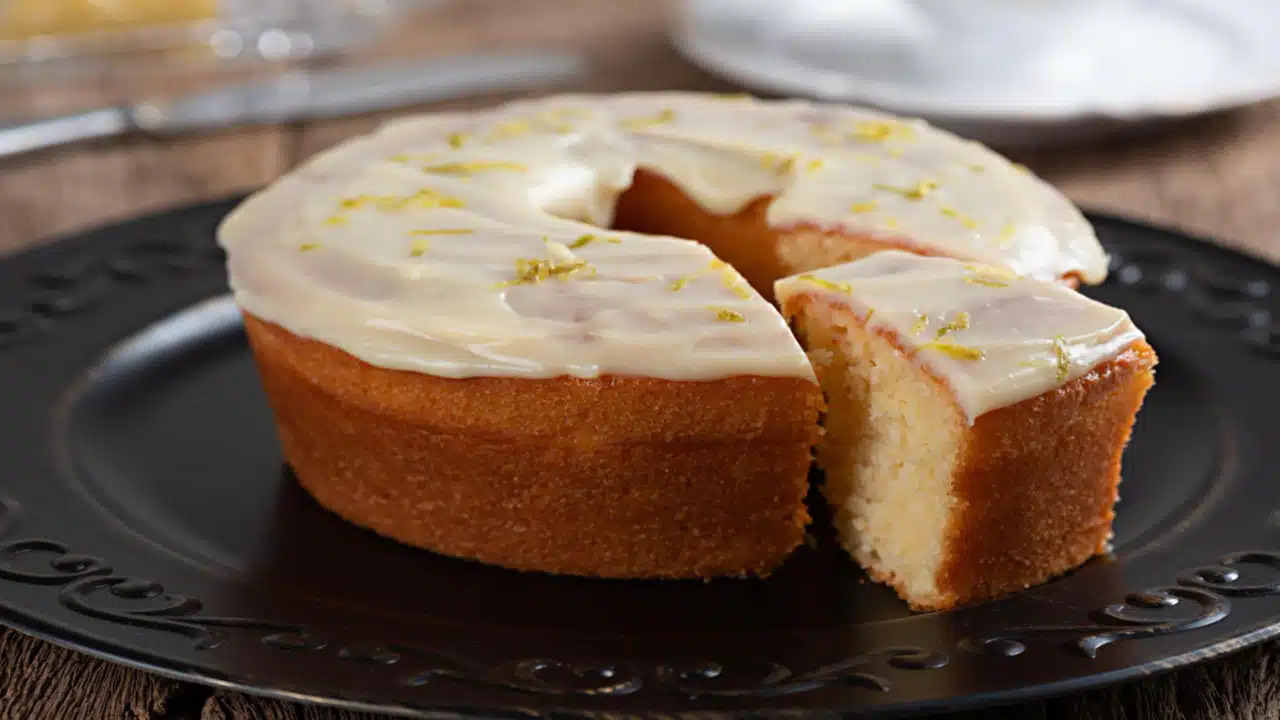 Receita Completa de Bolo de Limão Fofinho e Cítrico