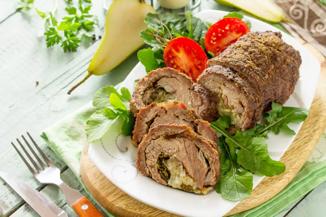 Rocambole de Carne Recheado com Pera e Queijo Uma Harmonia de Sabores