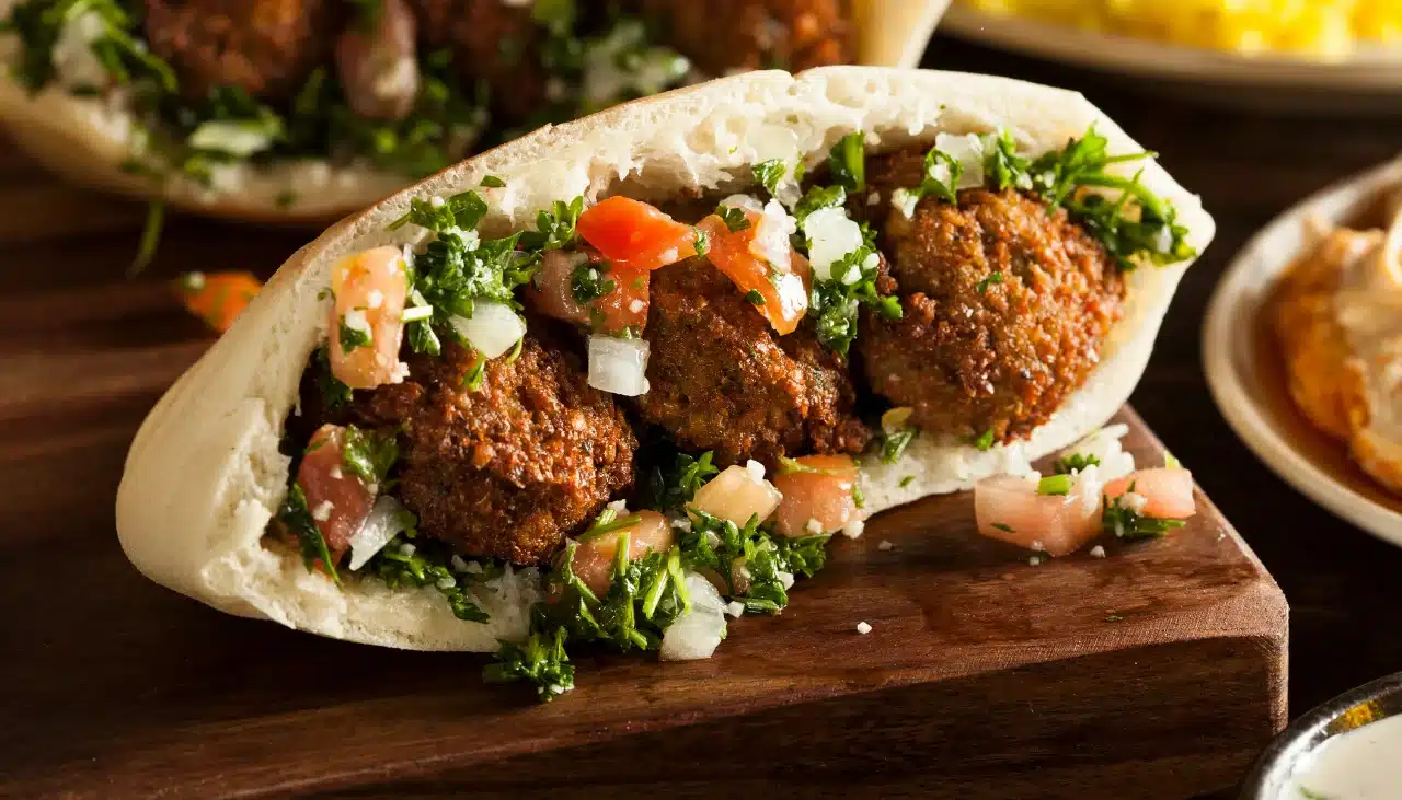 Os 8 Principais Tipos de Comida de Rua ao Redor do Mundo - Receitas Agora - Falafel do Oriente Médio