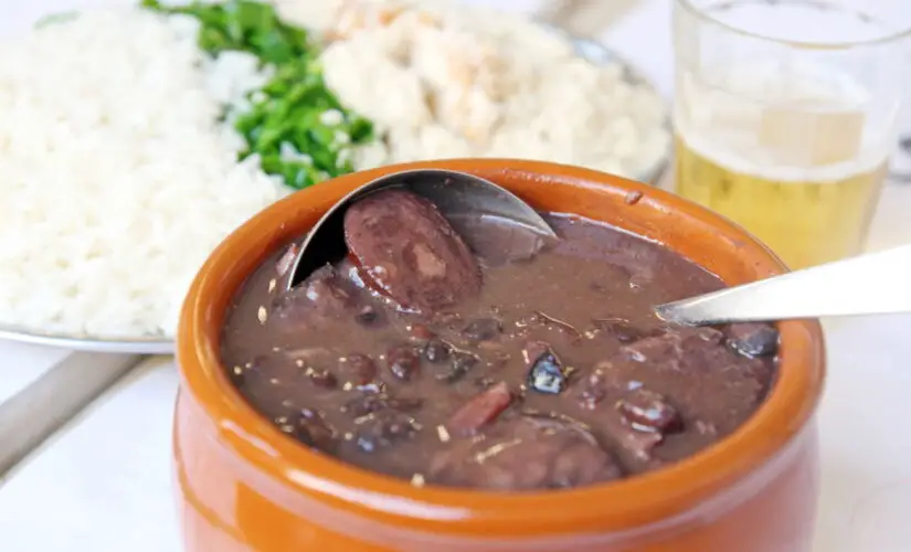 Como Preparar Feijoada para 30 Pessoas de Forma Simples