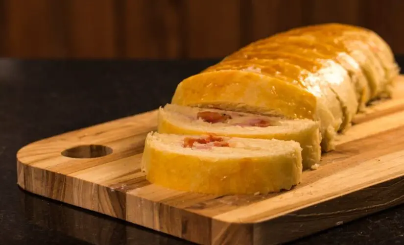 Rocambole de Massa de Pastel é Uma Receita Fácil e Deliciosa da Família