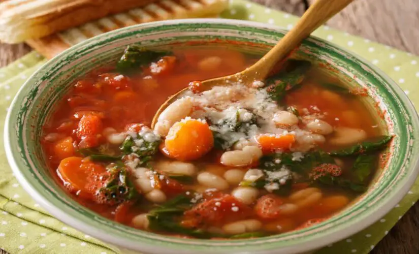 Sopa de Feijão com Couve