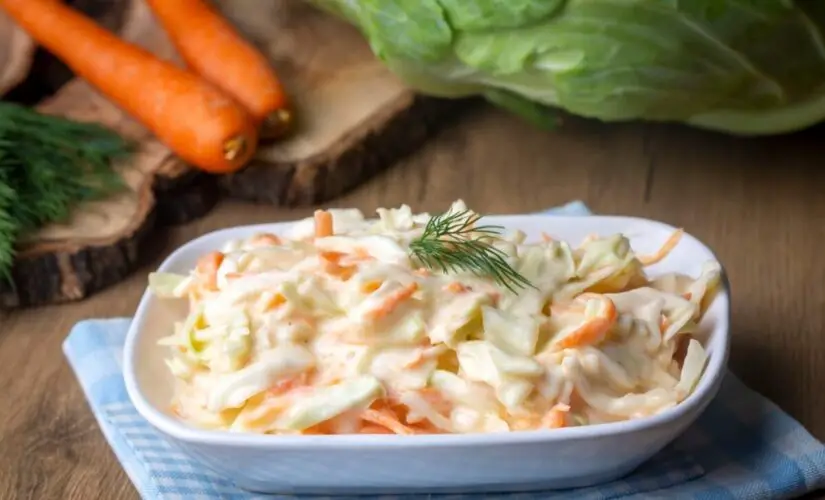 Salada de Repolho Cremoso: Acompanhamento Perfeito para Churrascos