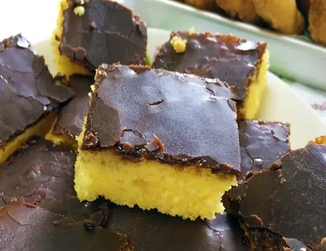 Como Fazer Bolo de Cenoura com Casquinha Crocante de Chocolate