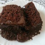 Bolo de Chocolate com Brigadeiro de Panela não precisa falar mais nada