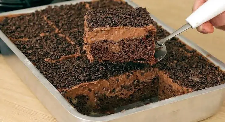 Bolo de Chocolate Fácil e Molhadinho de Liquidificador