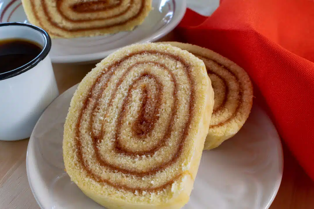 Delicadeza em Espiral Rocambole de Goiabada Uma Doce Sinfonia de Sabores