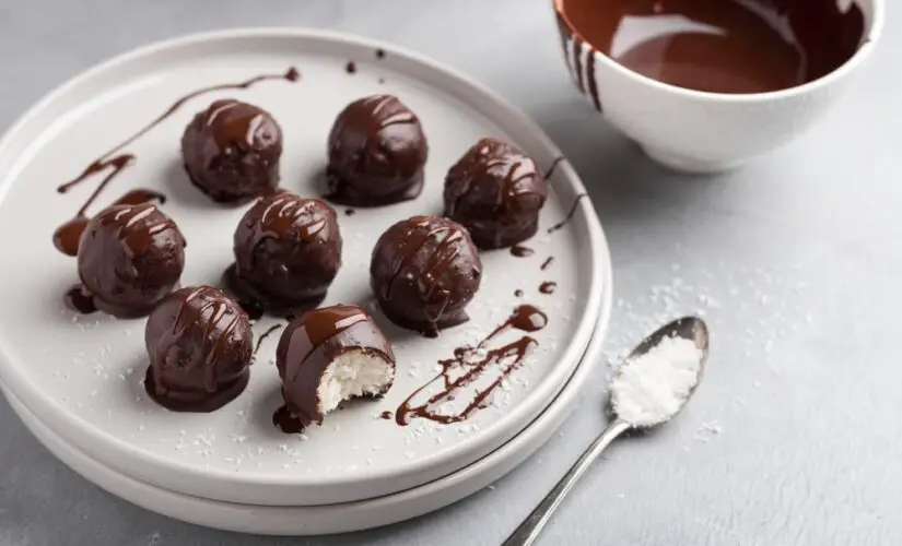 Sabores Tropicais Deliciosos Bombons com Recheio de Coco