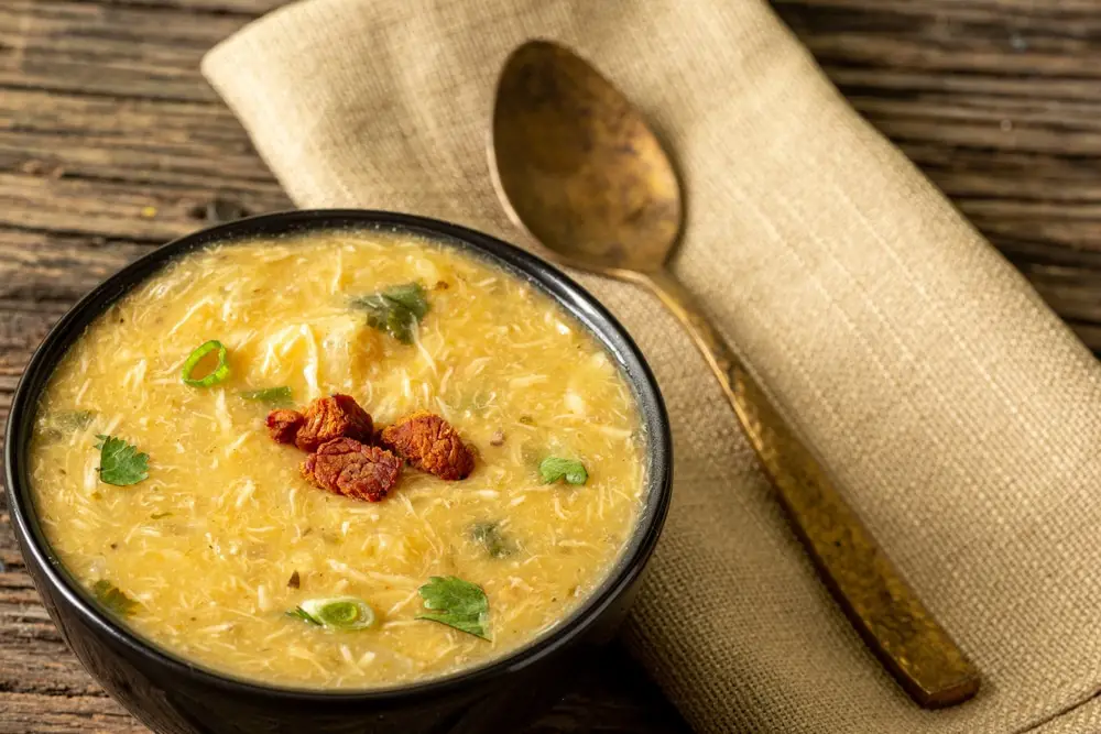 Sabor e Nutrição em uma Tigela: Caldo de Kenga Mandioca com Frango