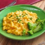 Macarrão e Queijo Cheddar com Brócolis Combinação Irresistível