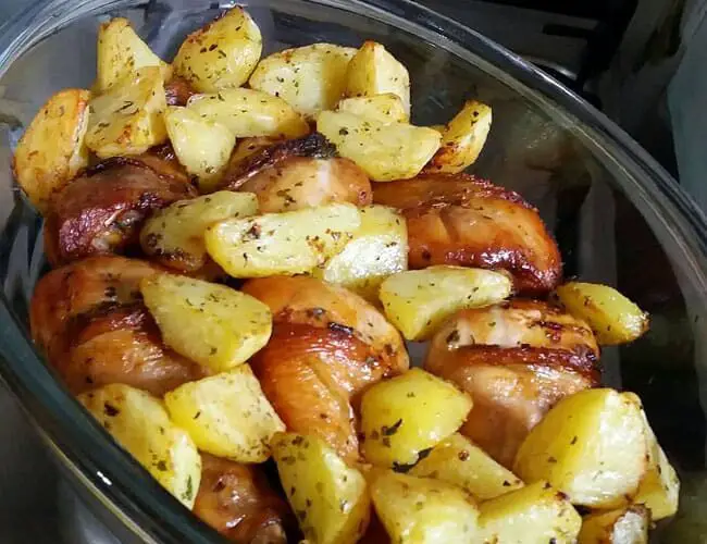 Frango Assado Suculento com Batatas e Maionese: Passo a Passo Completo