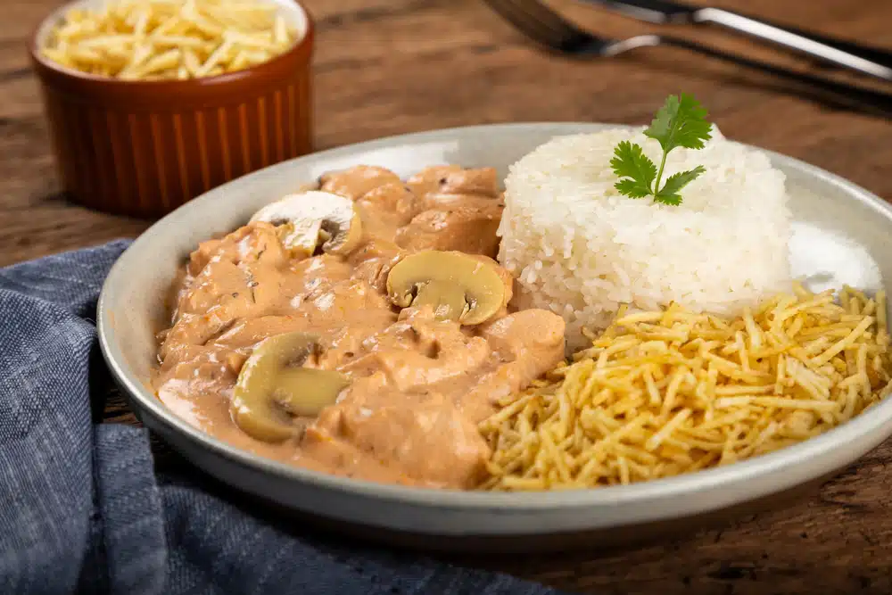 Como Fazer o Melhor Strogonoff de Frango Com Uma Receita Irresistível e Fácil!