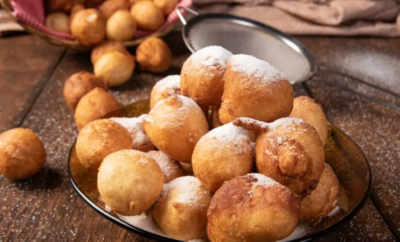 Uma explosão de sabor com Bolinhos de Chuva com Banana!