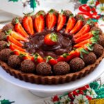 Torta de Chocolate com Morangos e Brigadeiro: Uma Tentação de Sabores