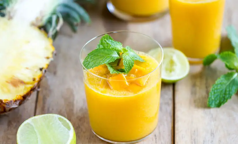 Suco de Abacaxi com Hortelã com essa Receita Refrescante e Fácil de Fazer