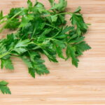 Passo a Passo para Produzir Salsa Fresca Durante Todo o Ano