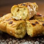 Pão Caseiro de Alho Gourmet Um Festim de Sabores e Aromas Irresistíveis