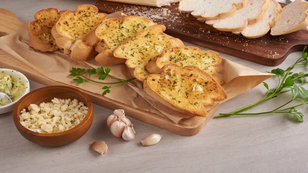 Pão de Alho com Queijo e Ervas que Aprendi com Meu Pai