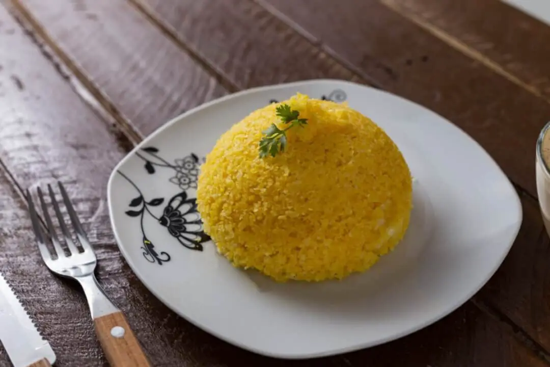 Cuscuz recheado com Queijo e Banana para um Café da Manhã especial