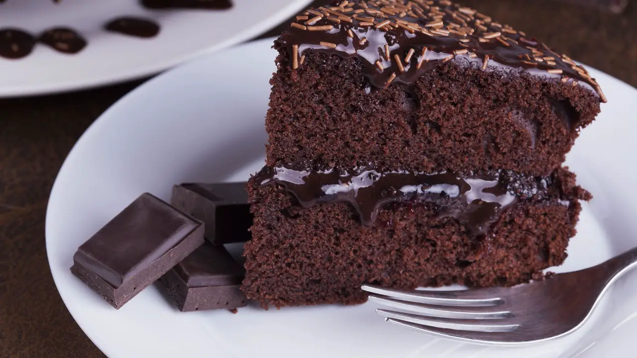 O Segredo do Bolo de Chocolate Cremoso Que Todo Mundo Ama