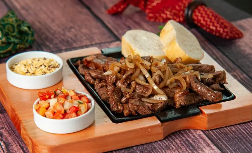 Bife Acebolado para saborear sem moderação em um almoço incrível!