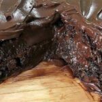 Receita de Bolo de Chocolate Molhadinho com Recheio Cremoso