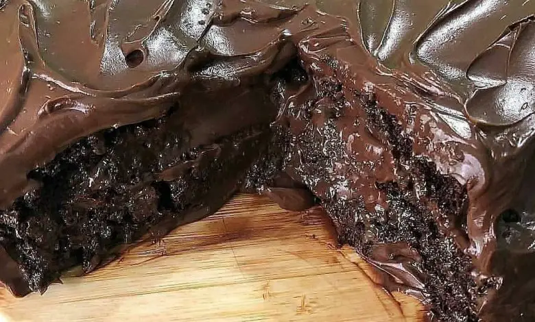 Receita de Bolo de Chocolate Molhadinho com Recheio Cremoso