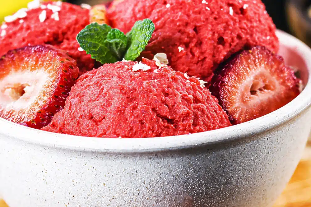 Como Fazer um Sorvete Vegano de Morango Perfeito