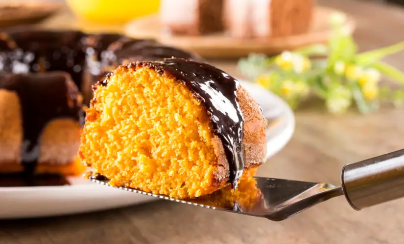 Receita Tradicional de Bolo de Cenoura com Chocolate