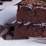 O Segredo do Bolo de Chocolate Cremoso Que Todo Mundo Ama