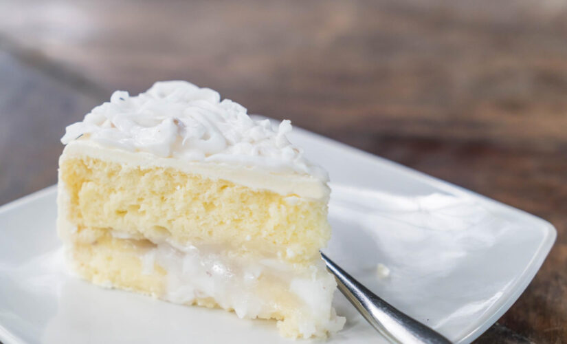 Aprenda a Fazer um Bolo Branco Perfeito!