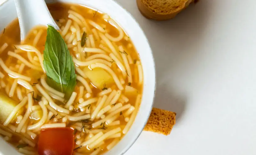 Receita Clássica de Sopa de Macarrão para Toda a Família!