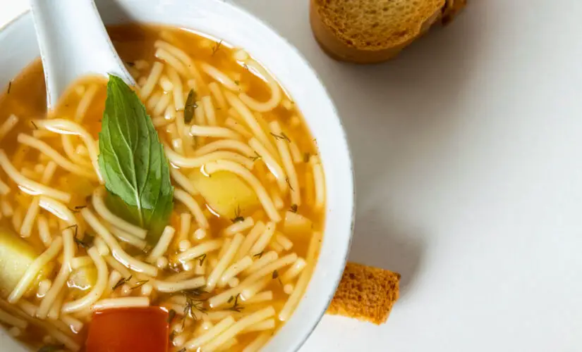 Receita Clássica de Sopa de Macarrão para Toda a Família!