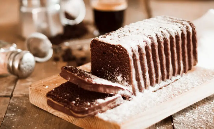 Como Fazer um Bolo de Chocolate Bem Molhadinho e Irresistível