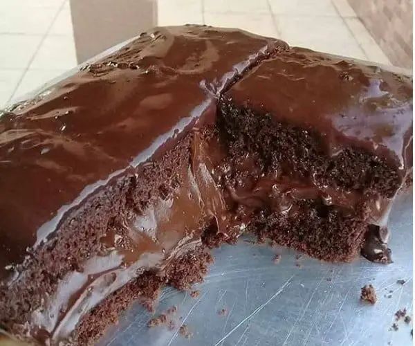 Bolo de Chocolate com Brigadeiro: Receita Fácil e Deliciosa