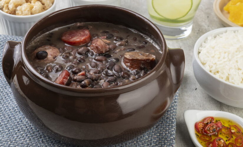 Como Preparar Feijoada para 20 Convidados Sem Erros