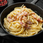 Macarrão à Carbonara Tradicional com Poucos Ingredientes