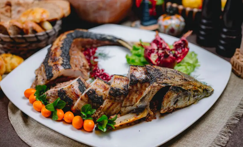 Receita de Peixe Assado Saudável com Poucos Ingredientes