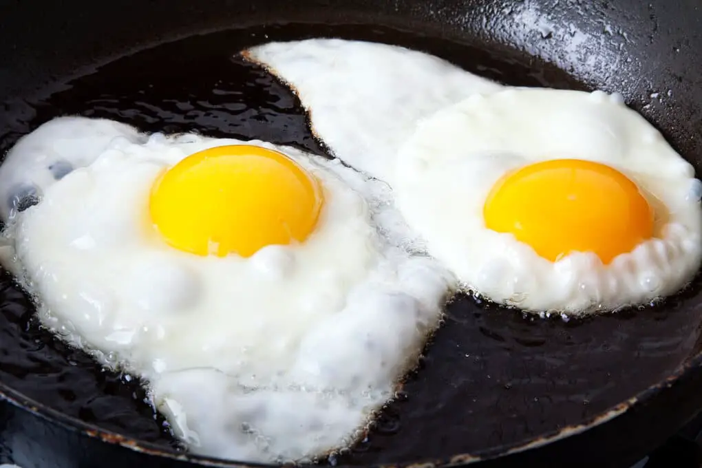 Fritando OVO SEM GRUDAR na panela, aprenda o SEGREDO