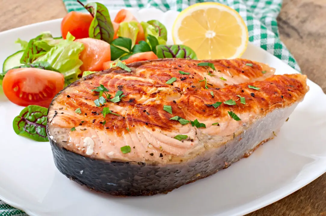 Receita de Peixe Assado Saudável com Poucos Ingredientes