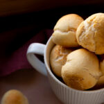 Receita de Pão de Queijo Simples com Gosto de Fazenda